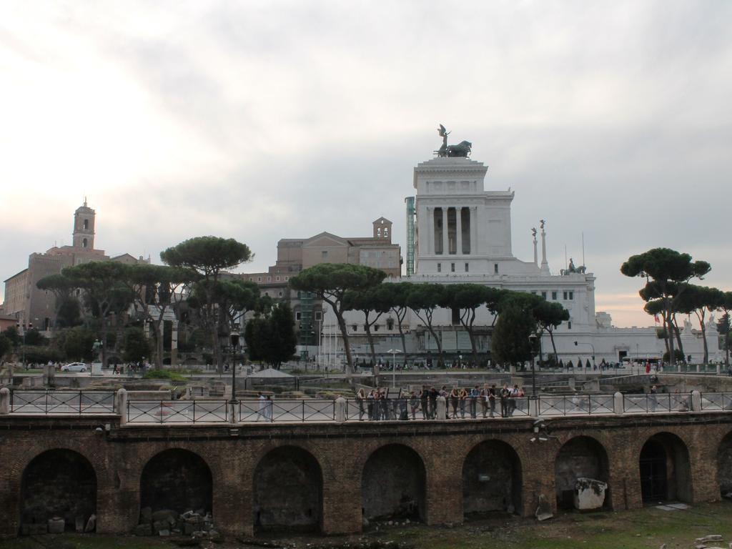 Hella Ibernesi 23 Fori Imperiali Inn, New Gestion! * Roma